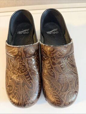 Dansko Metallic Bronze Tooled Leather Clogs. Size 37